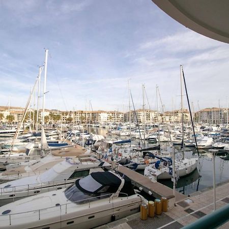 Apartment With Balcony And View On The Port Fréjus Dış mekan fotoğraf