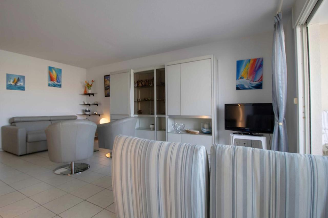 Apartment With Balcony And View On The Port Fréjus Dış mekan fotoğraf