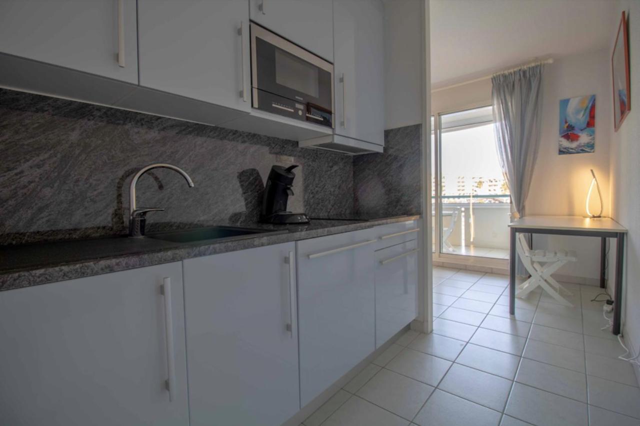 Apartment With Balcony And View On The Port Fréjus Dış mekan fotoğraf